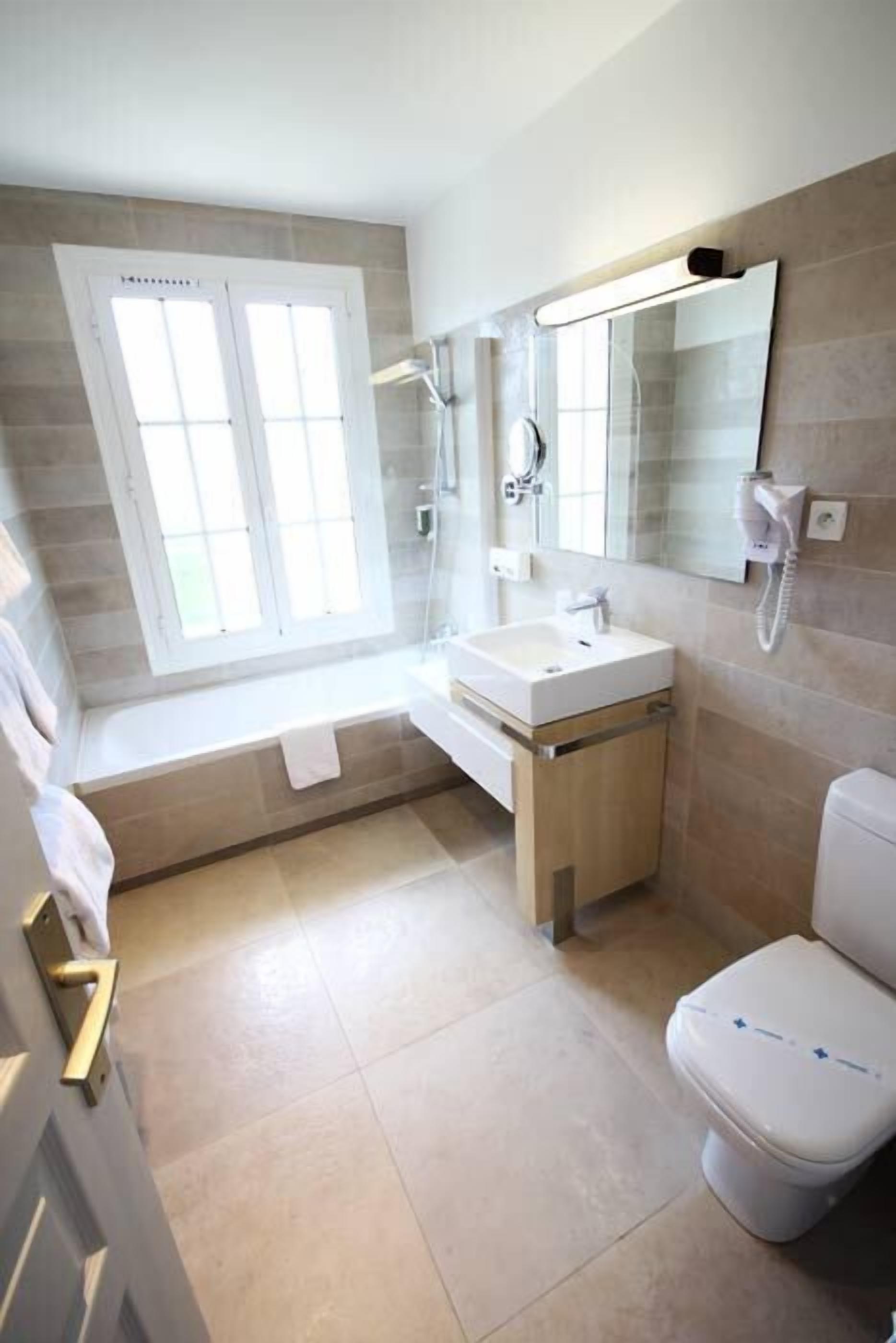 superior double room | in-room safe, desk, soundproofing, free wifi