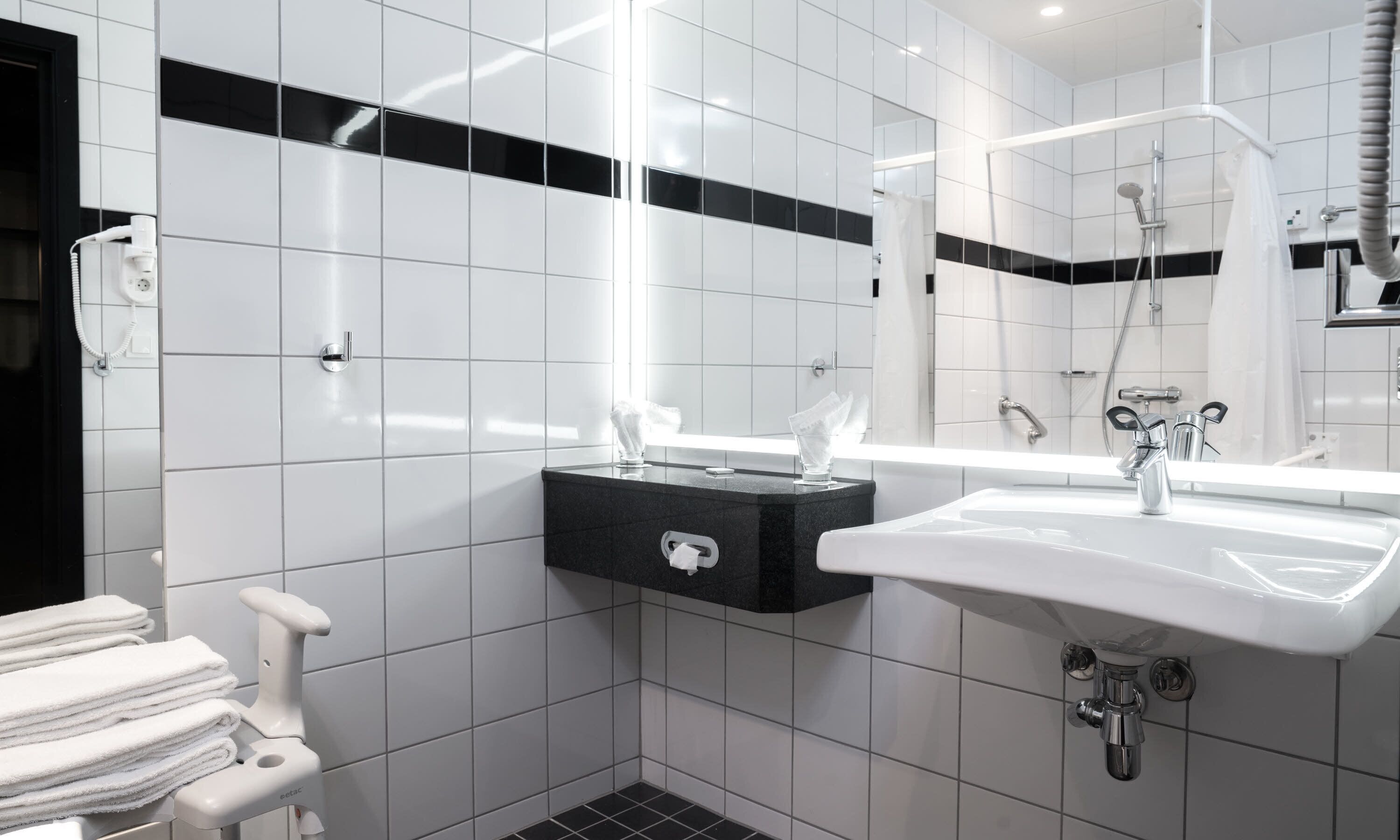 family room, 2 single beds, non smoking (standard) | bathroom | shower, hair dryer, towels