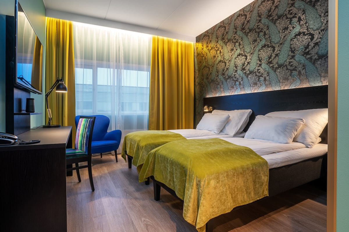 Standard-Zweibettzimmer, Nichtraucher | Hochwertige Bettwaren, Minibar, Zimmersafe, Schreibtisch