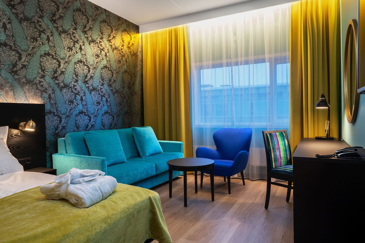 Hochwertige Bettwaren, Minibar, Zimmersafe, Schreibtisch