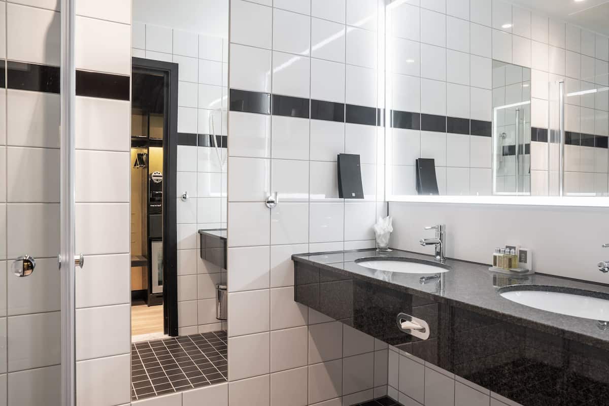 suite, non smoking | property amenity