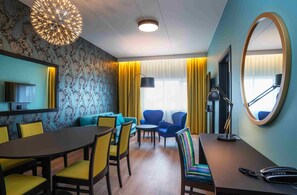 Sengetøy av topp kvalitet, minibar, safe på rommet og skrivebord