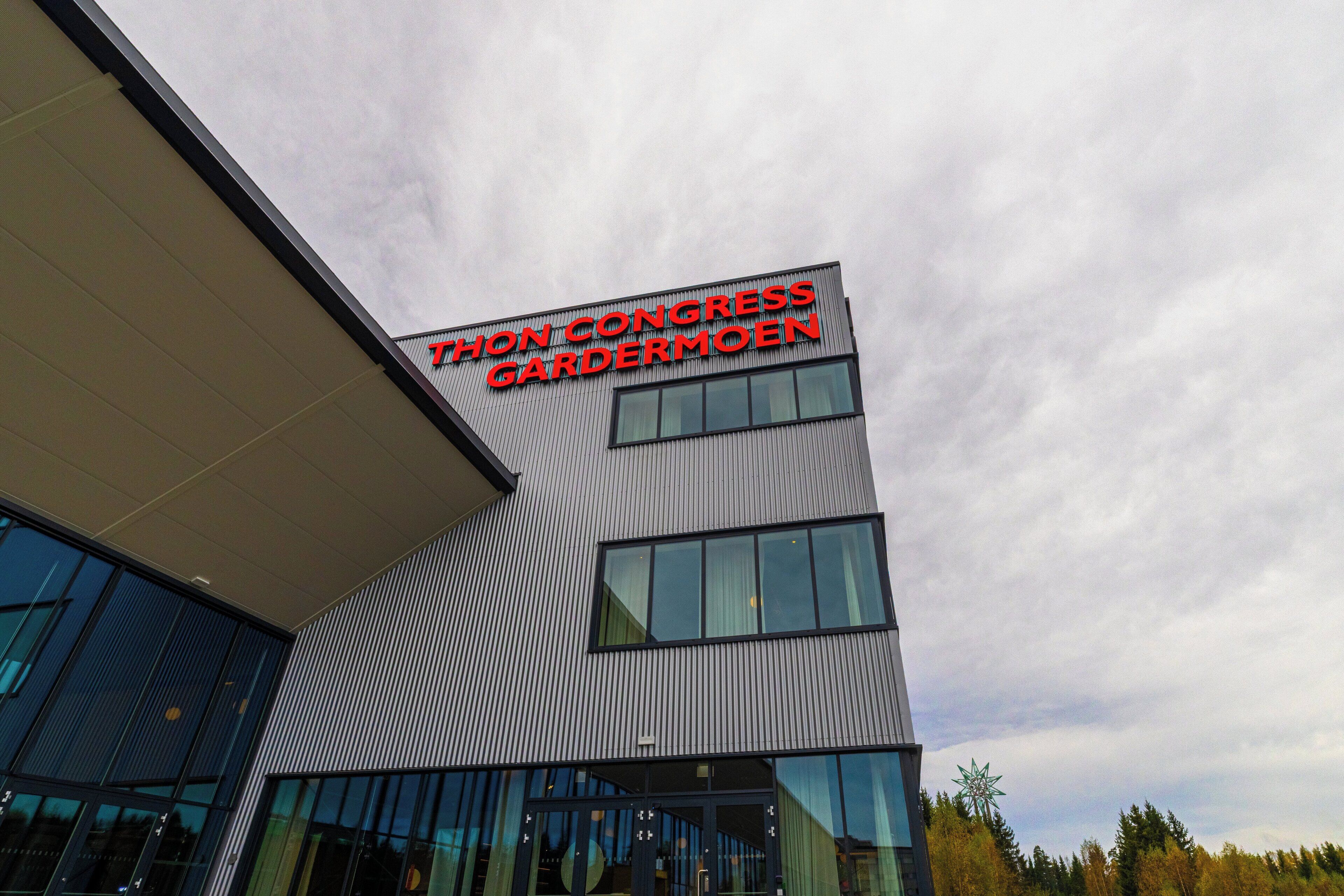 A modern building with a sign reading "THON CONGRESS GARDERMOEN".