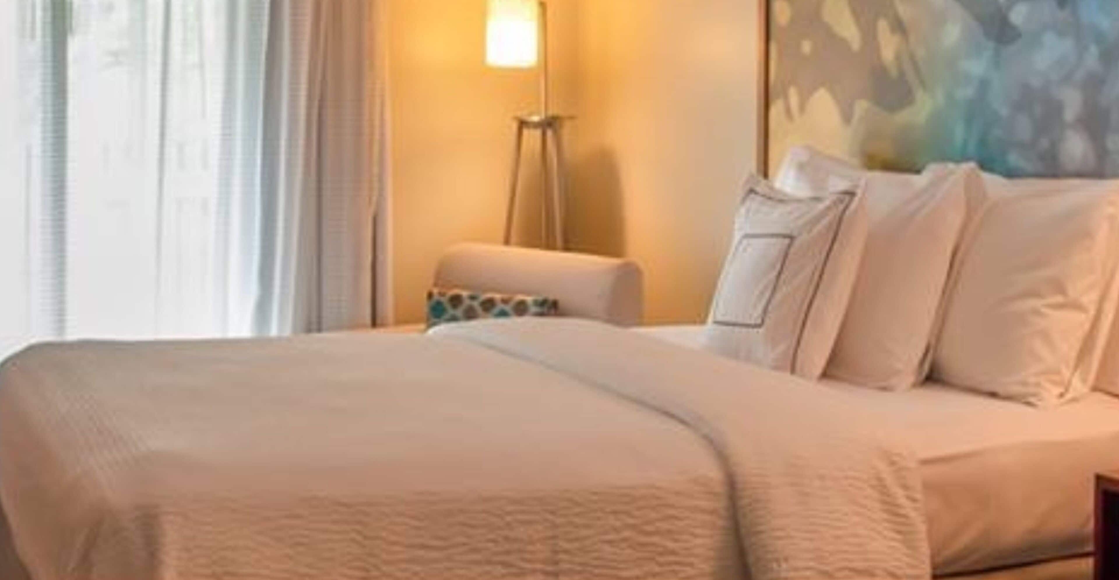 room, 1 king bed, non smoking | egyptian cotton sheets, premium bedding, in-room safe, desk