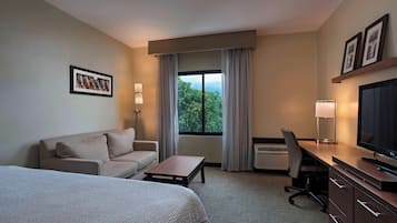 Egyptian cotton sheets, premium bedding, in-room safe, desk