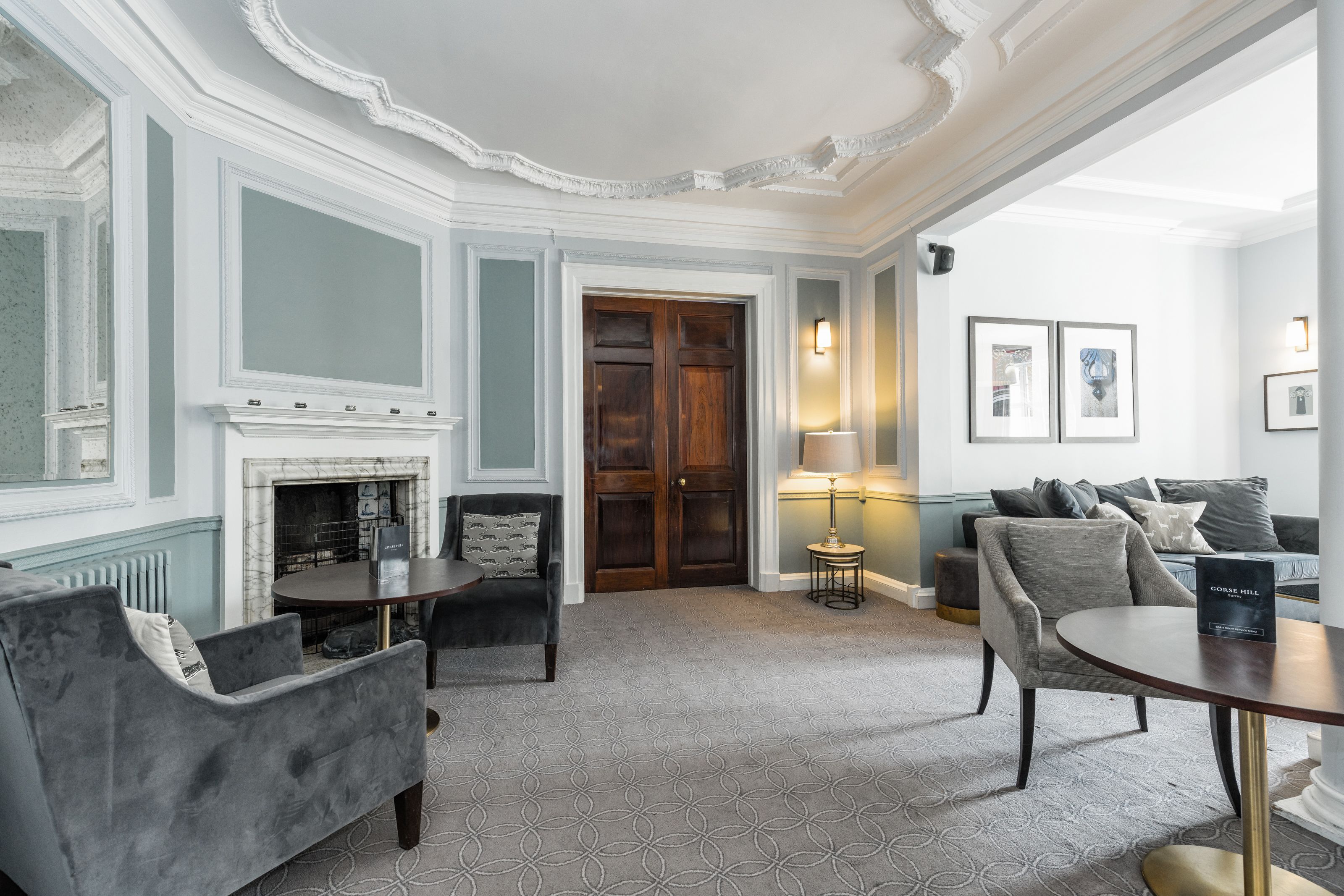 Coin salon dans le hall