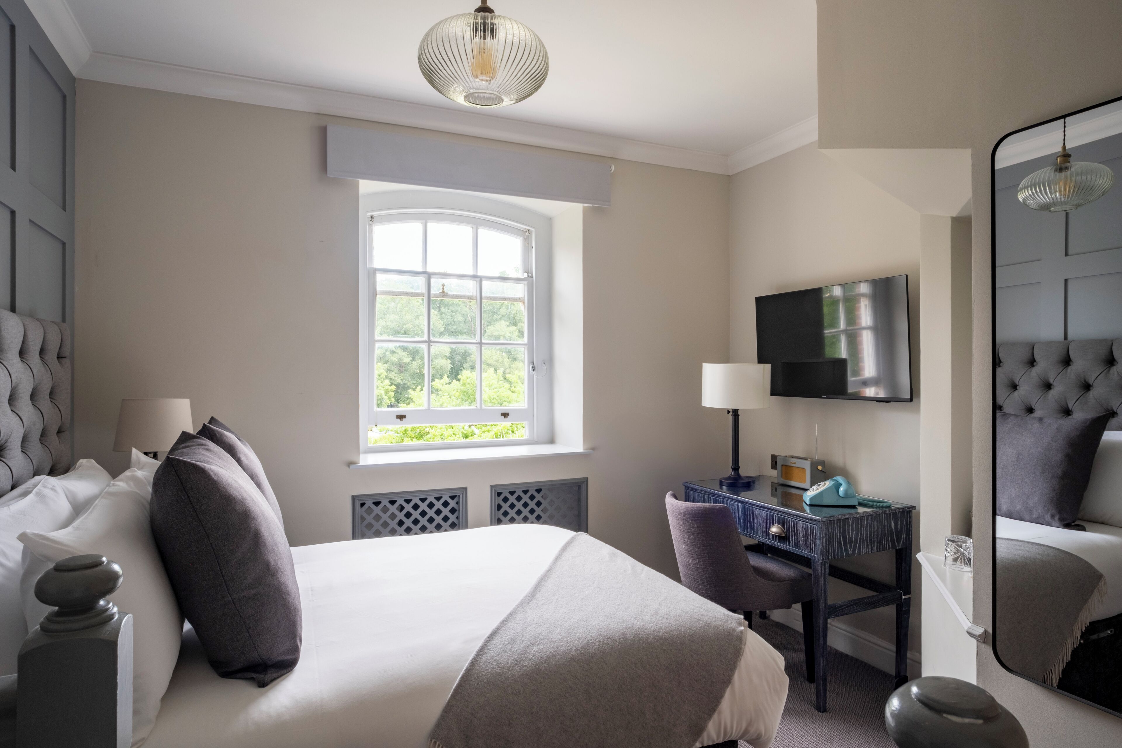 Mansion Deluxe Double Room | Desk, laptop workspace, blackout drapes, iron/ironing board
