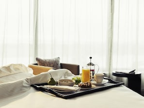 Daily cooked-to-order breakfast for a fee