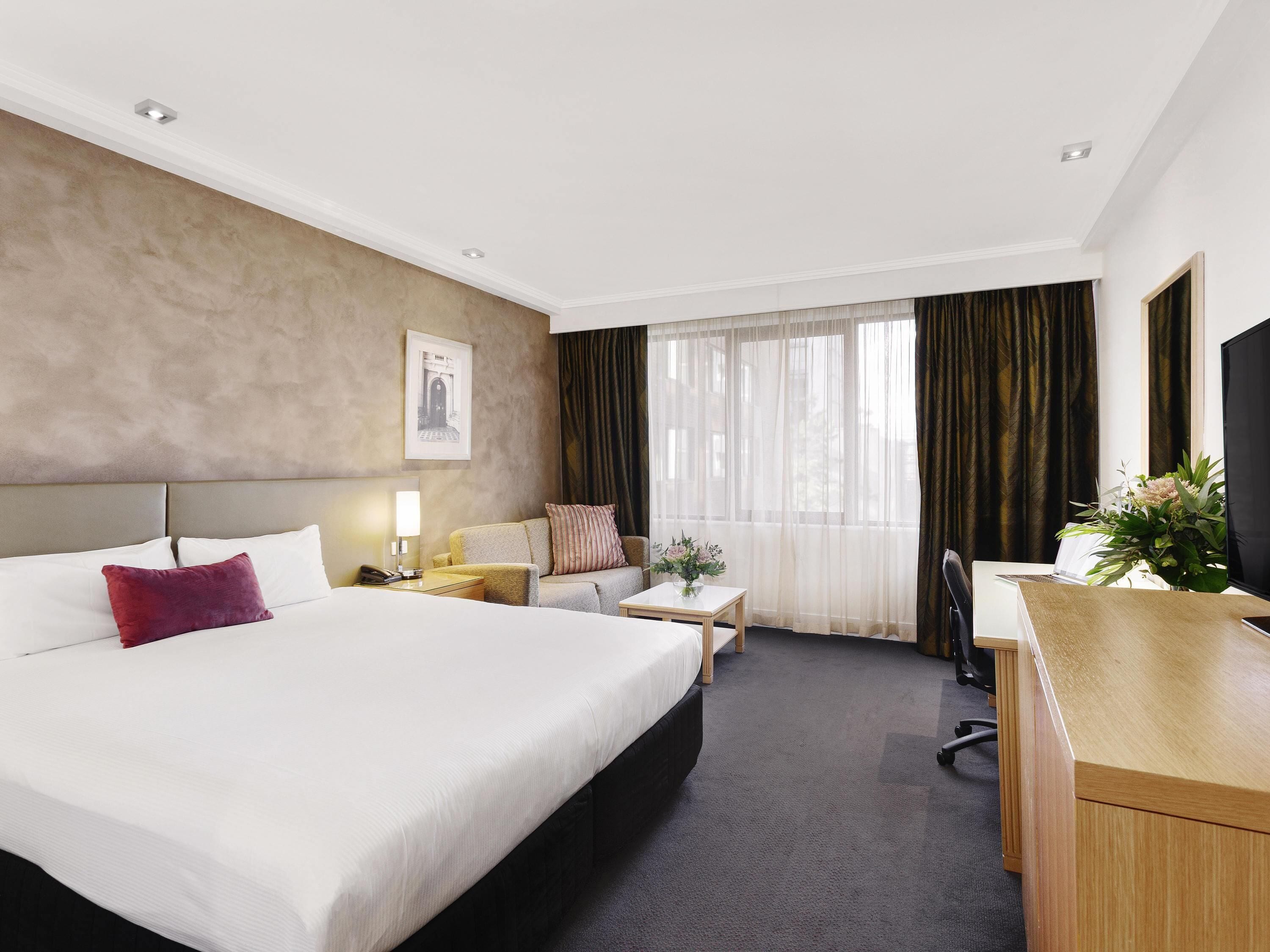 Chambre Prestige, 1 très grand lit | Coffre-fort, bureau, espace de travail pour ordinateurs portables