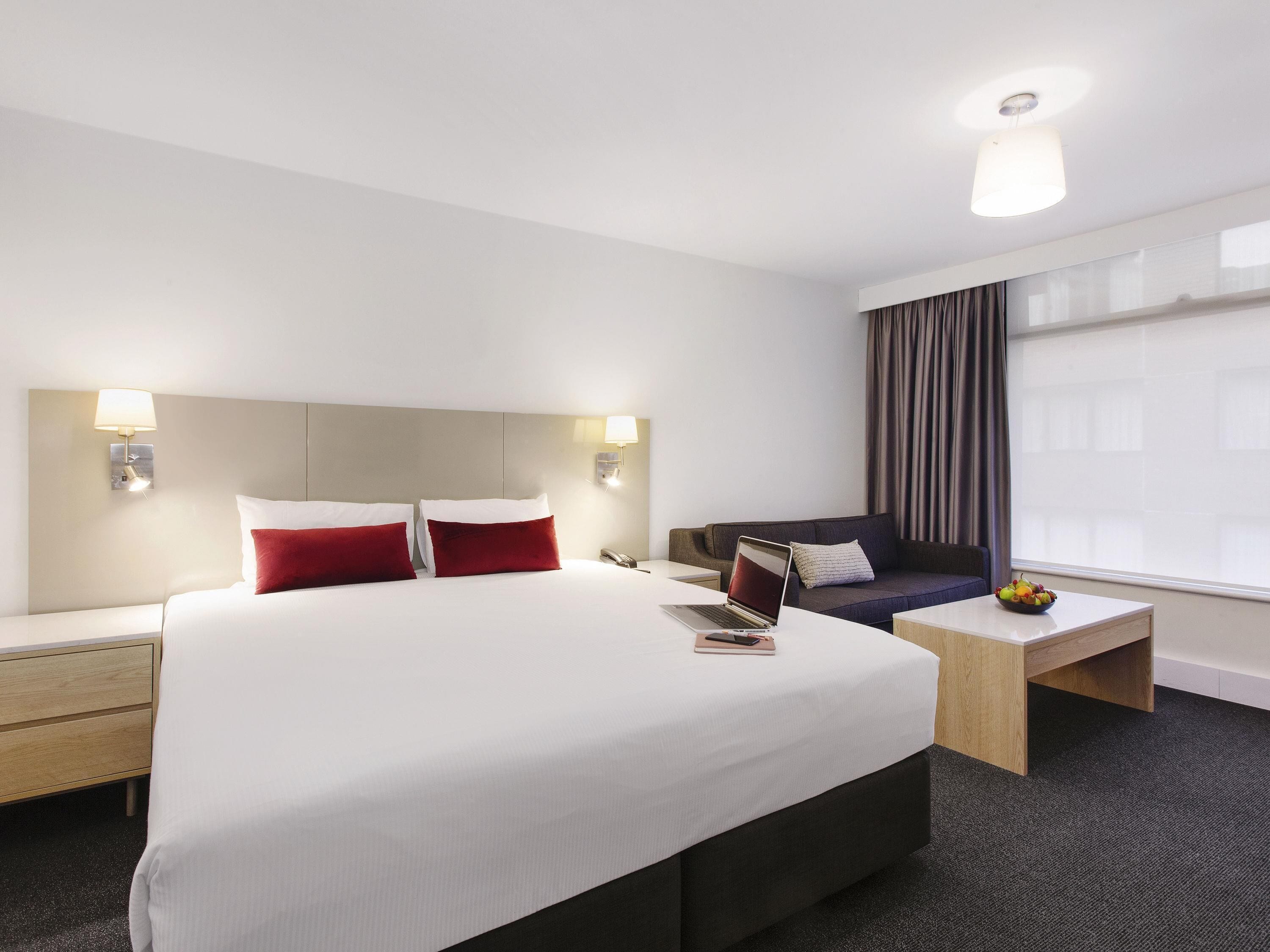 Chambre Standard, 1 très grand lit | Coffre-fort, bureau, espace de travail pour ordinateurs portables