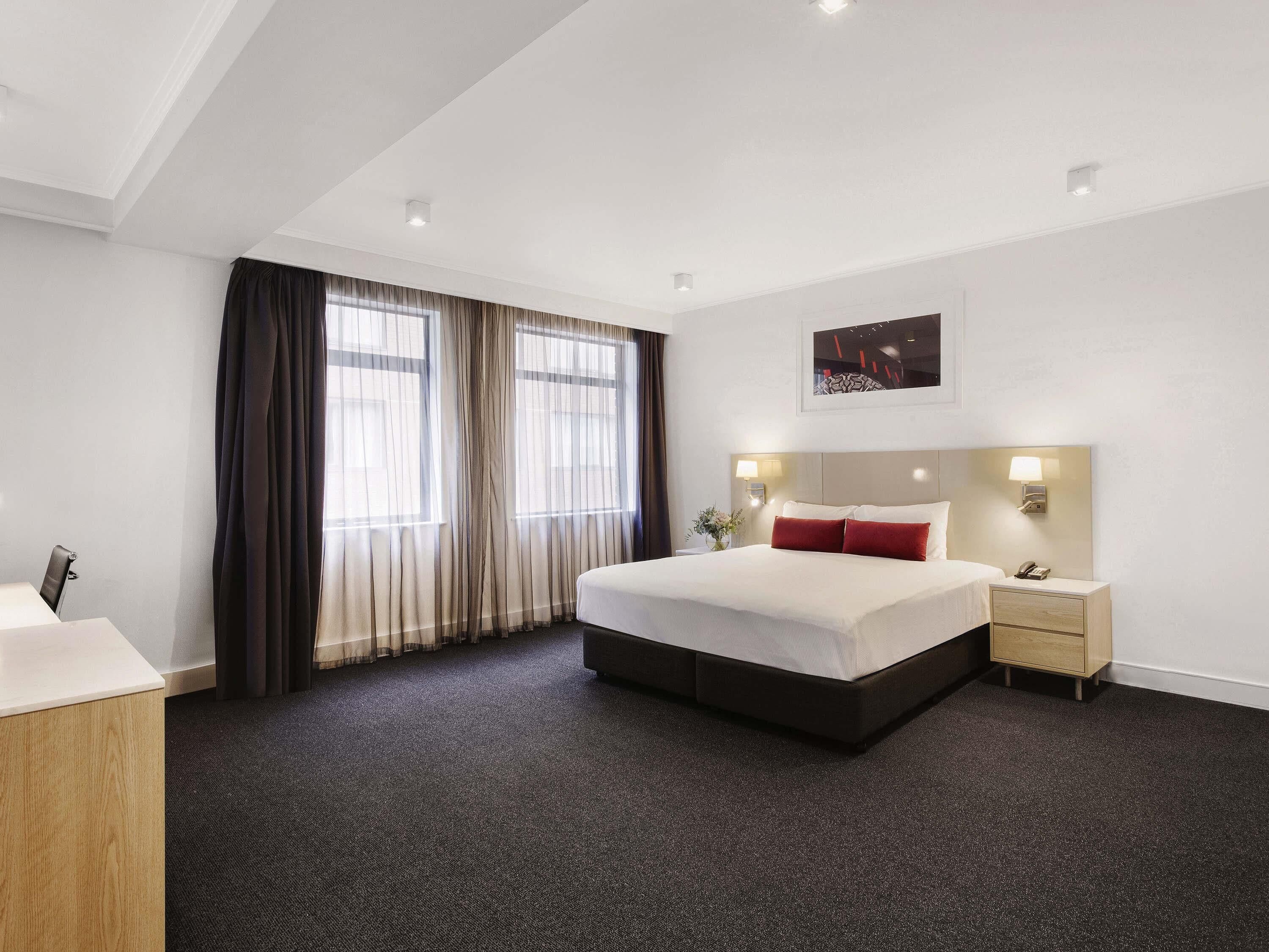 Suite, 1 Double Bed | In-room safe, desk, laptop workspace, blackout drapes