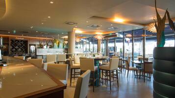 3 ravintolaa, moderni eurooppalainen keittiö