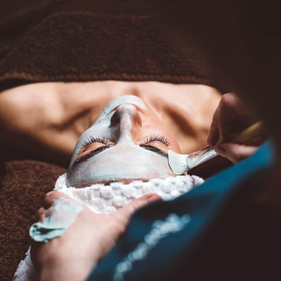 Sauna, jakuzi, buhar odası, vücut bakımı, aromaterapi, sıcak taş masajı