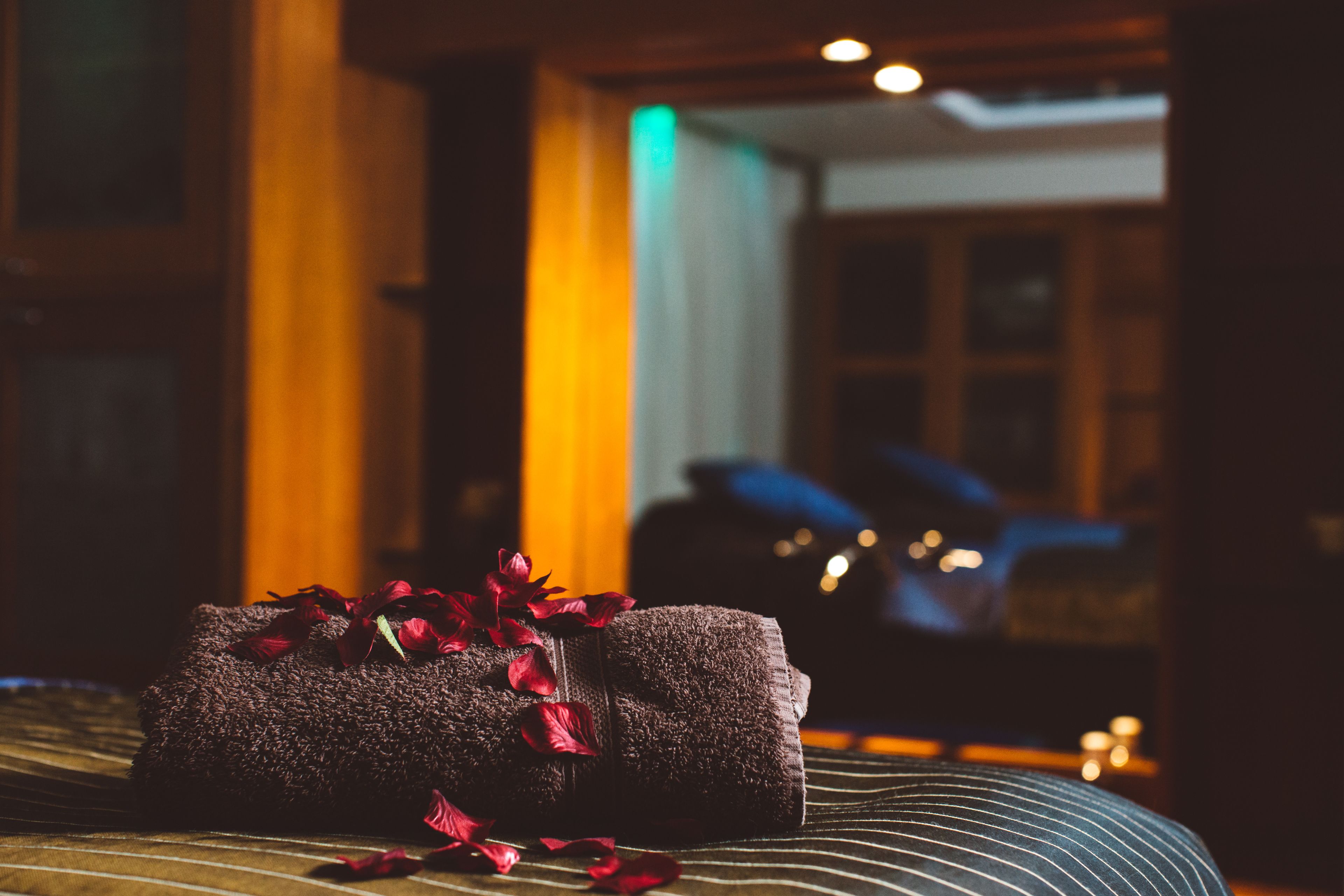 Sauna, hot tub, steam room, body treatments, aromatherapy