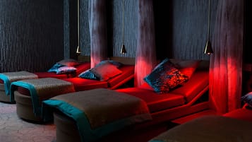 Sauna, Whirlpool, Dampfbad, Körperbehandlungen, Aromatherapie