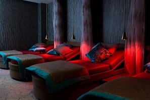Sauna, hot tub, steam room, body treatments, aromatherapy