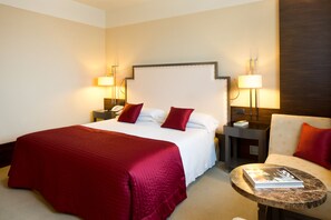 Familierom | Sengetøy av topp kvalitet, minibar og safe på rommet