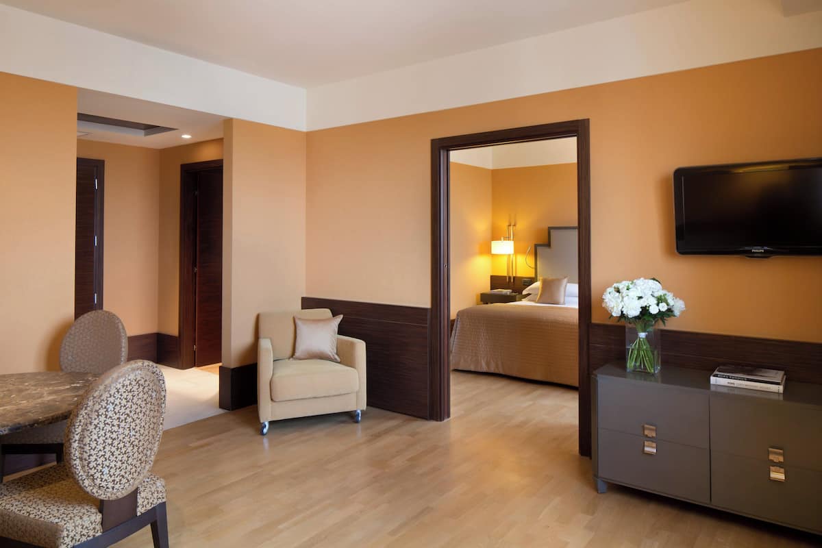 suite | premium bedding, minibar, in-room safe, individually furnished