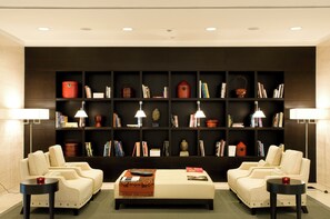 Library - Starhotels Grand Milan (Saronno)