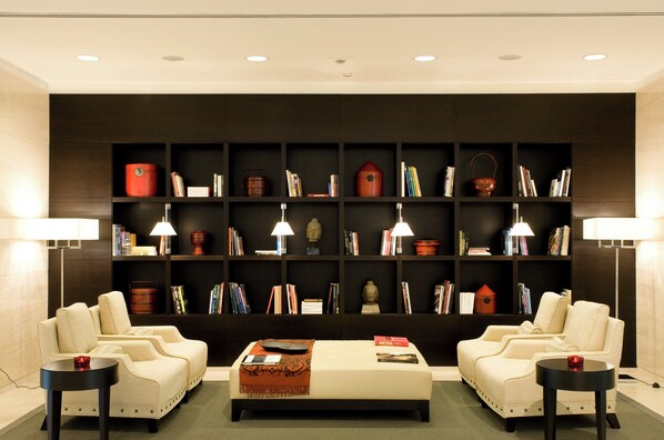 Library - Starhotels Grand Milan (Saronno)