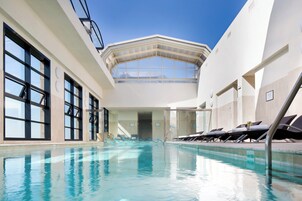 Indoor pool, pool loungers