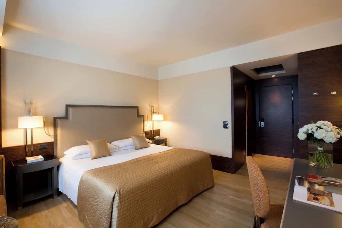 Doppia Deluxe | Biancheria da letto di alta qualità, minibar, una cassaforte in camera