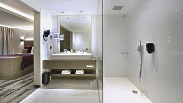 Executive Suite | Bathroom