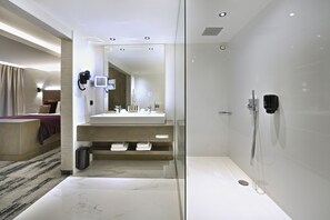 Executive Suite | Bilik Mandi | Kelengkapan dandanan diri percuma, pengering rambut, tuala disediakan 