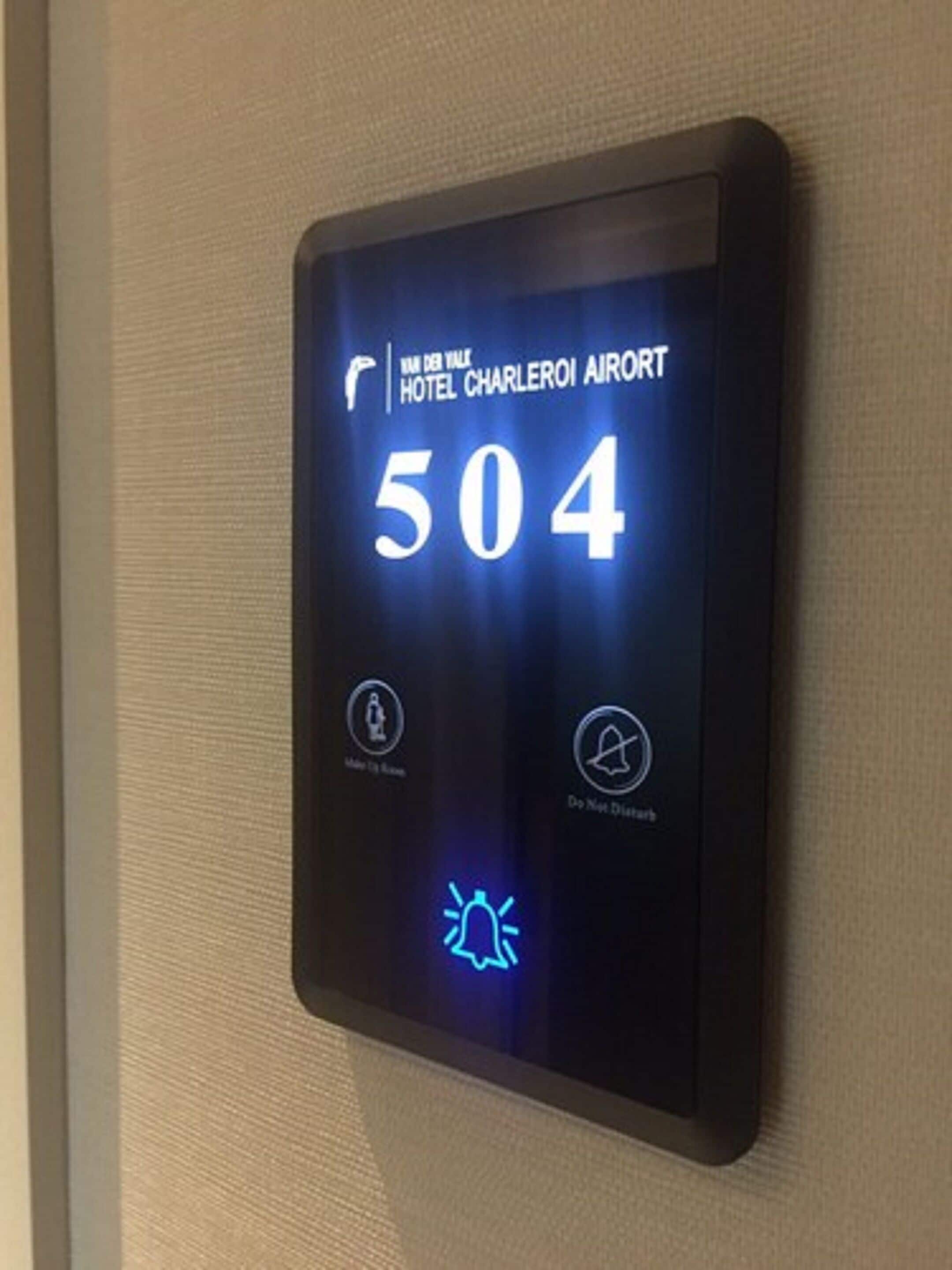 superior single room | 1 bedroom, in-room safe, desk, laptop workspace