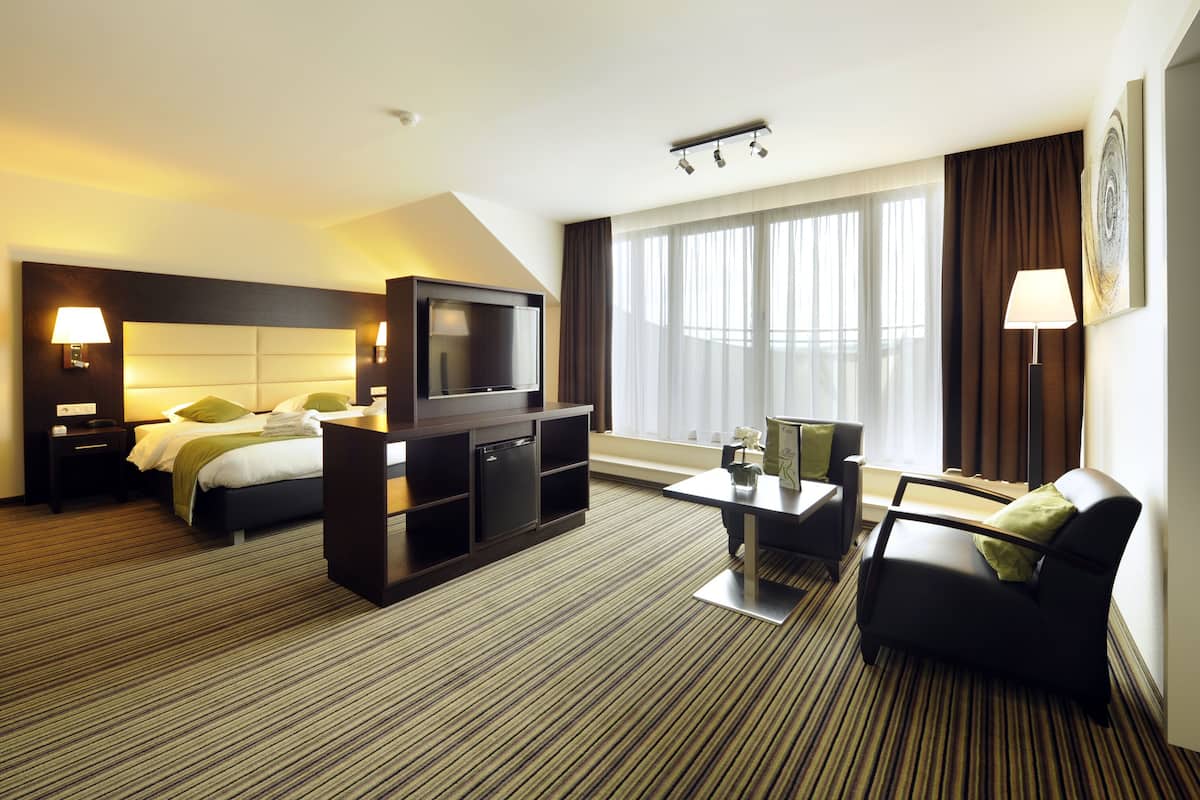 duplex | 1 bedroom, in-room safe, desk, laptop workspace