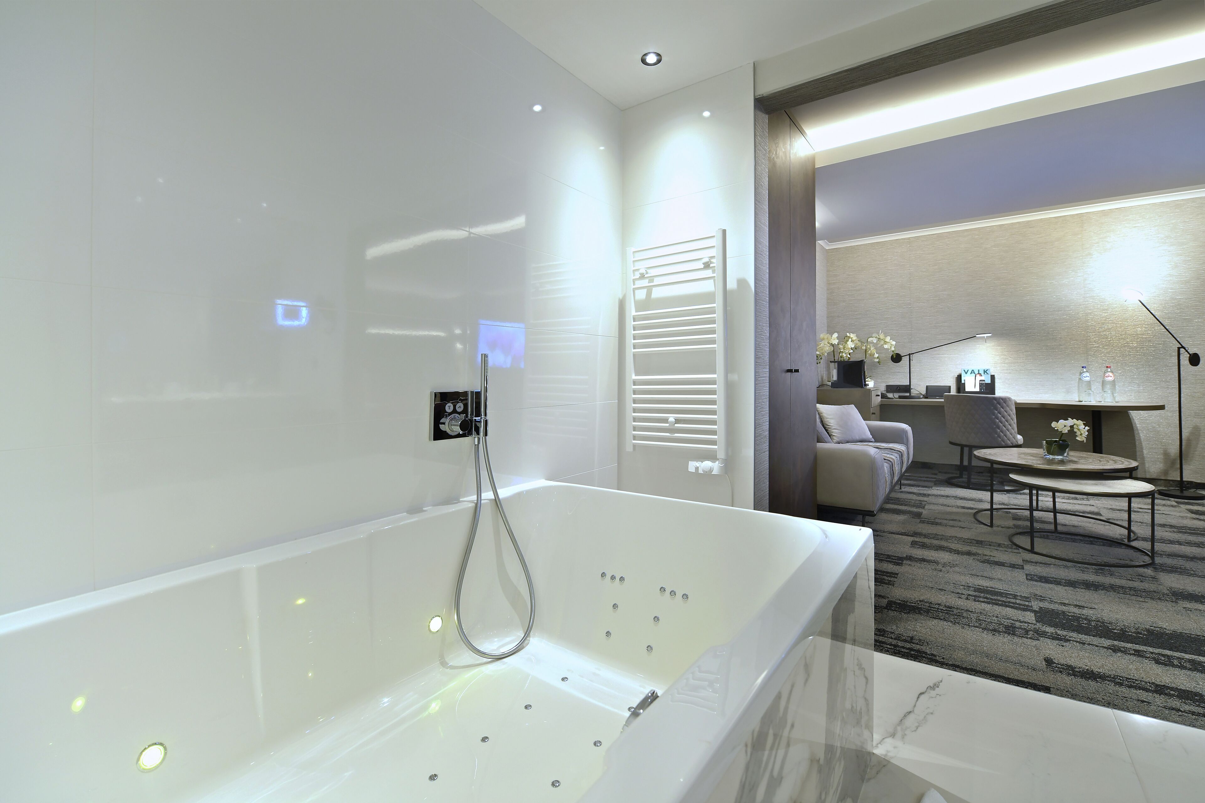 executive suite | bathroom | free toiletries, hair dryer, towels