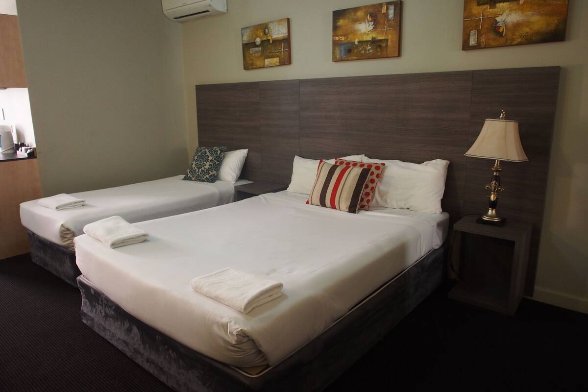 Barncleuth Suite | Desk, iron/ironing board, rollaway beds, free WiFi