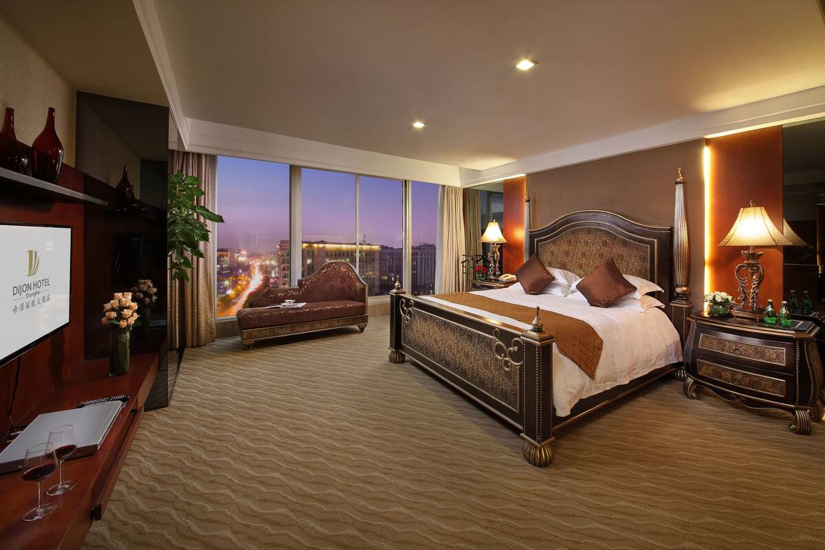 Deluxe Double Room | Premium bedding, Select Comfort beds, in-room safe, desk