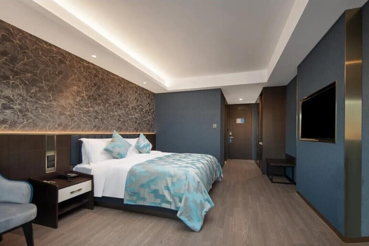 Premium bedding, Select Comfort beds, in-room safe, desk