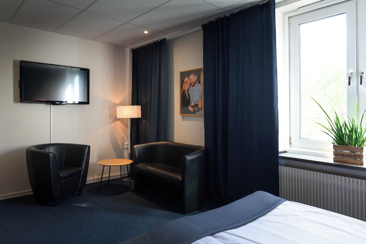 standard twin room | individually decorated, desk, laptop workspace, blackout curtains