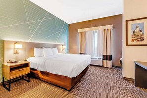 Suite, para no fumadores | Escritorio, tabla de planchar con plancha, wifi gratis y ropa de cama 