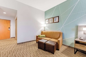 Suite, Non Smoking | Desk, iron/ironing board, free WiFi, bed sheets