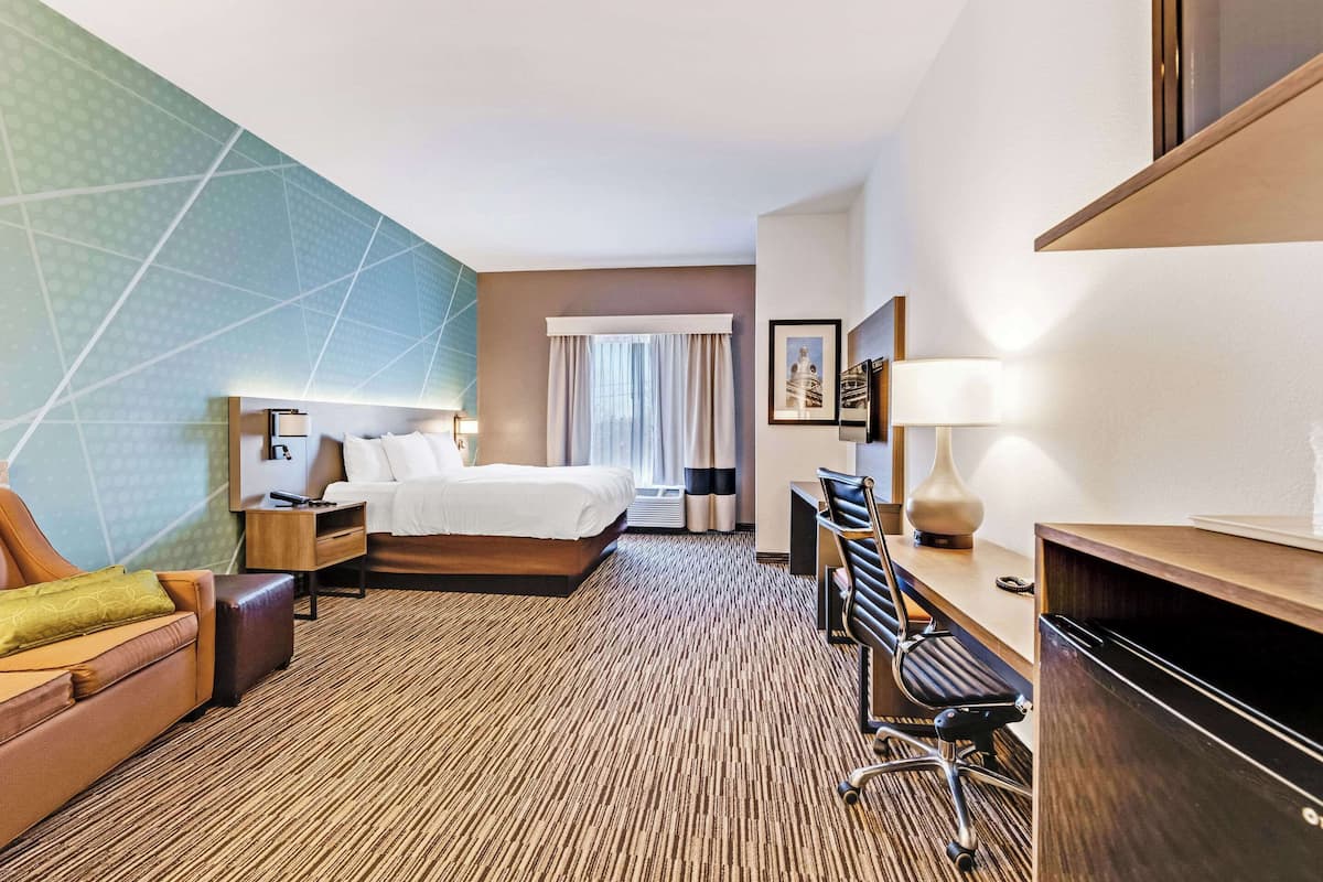 Suite, 1 King Bed with Sofa bed, Accessible, Non Smoking | Desk, iron/ironing board, free WiFi, bed sheets