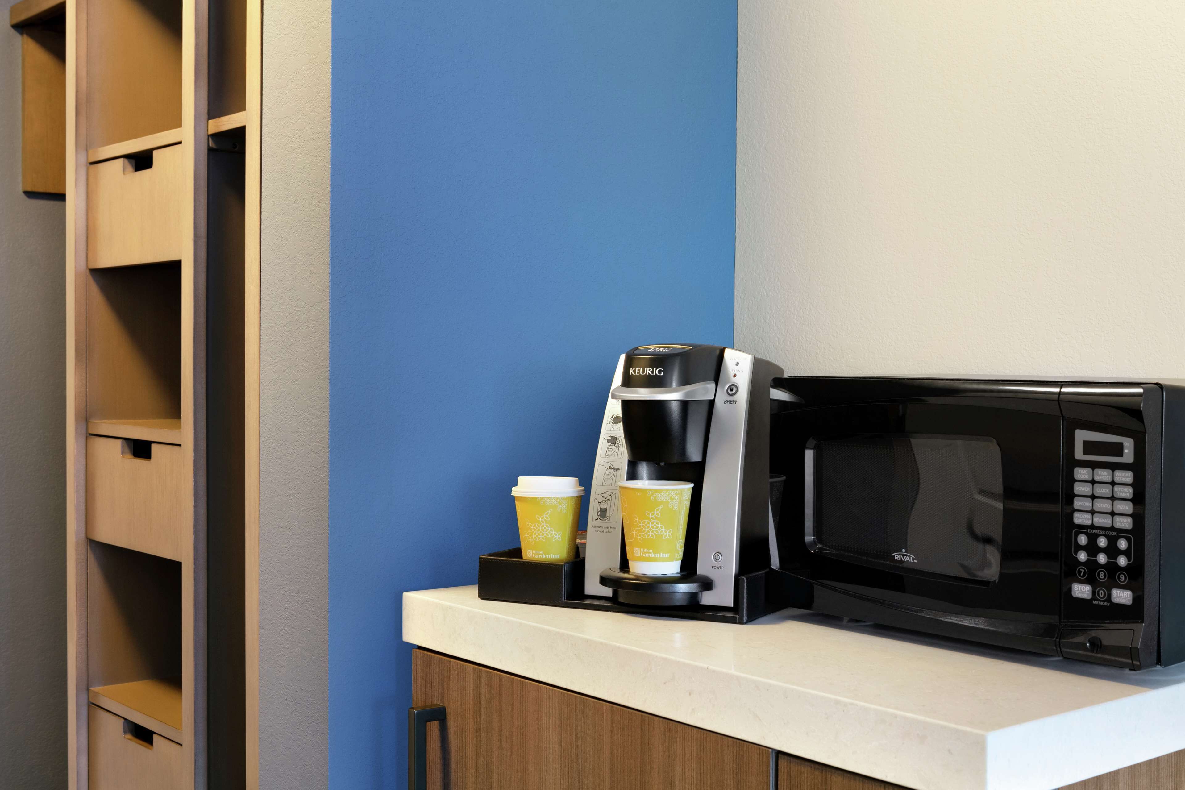 セーフティボックス (室内)、アイロン / アイロン台、WiFi (無料)、ベッドシーツ