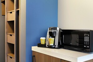 خزنة داخل الغرفة ومكواة/لوح كي وواي فاي مجانًا وملاءات أسرّة