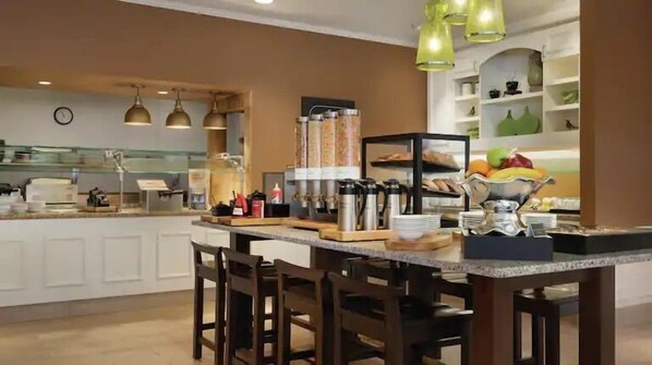 فطور مطهو حسب الطلب يوميًا مقابل رسوم