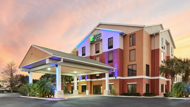 A hotel with a modern design, featuring a covered entrance and multiple floors.