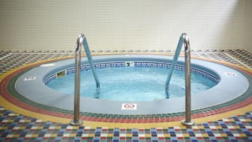 Indoor spa tub