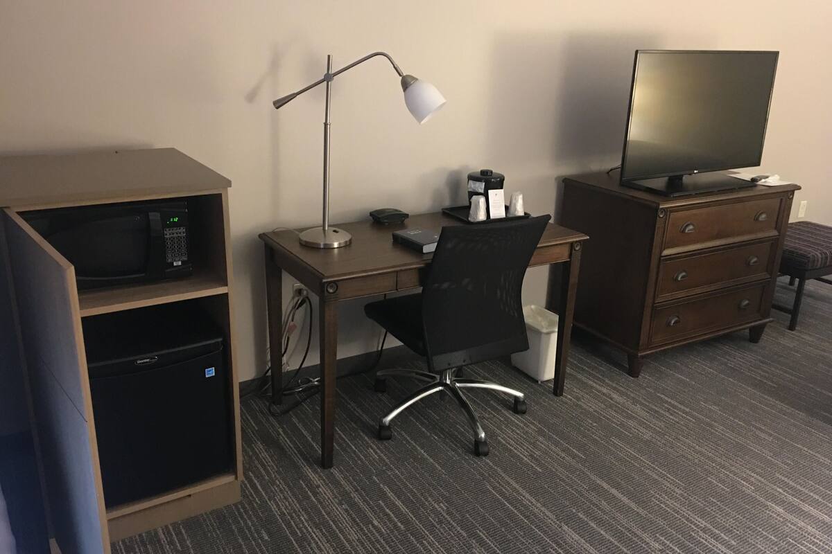 1 bedroom, hypo-allergenic bedding, desk, blackout curtains