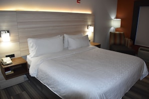 Standard Room, 1 King Bed | In-room safe, desk, iron/ironing board, free cribs/infant beds - Holiday Inn Express & Suites McPherson by IHG (McPherson)