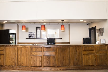 Reception. Country Inn & Suites by Radisson, Winchester, VA