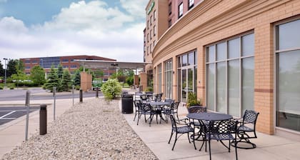 Holiday Inn Madison at The American Center by IHG