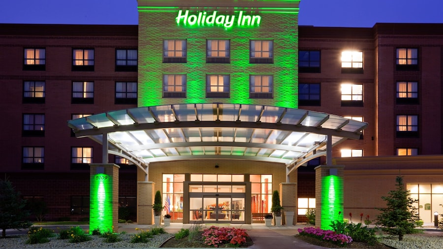 Holiday Inn Madison at The American Center by IHG