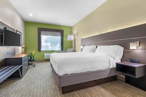 Standard Room, 1 King Bed | Premium bedding, desk, laptop workspace, soundproofing - Holiday Inn Express Hotel & Suites Fairfield - North by IHG (Fairfield)