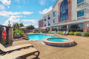 Outdoor pool - Holiday Inn Express Hotel & Suites Fairfield - North by IHG (Fairfield)